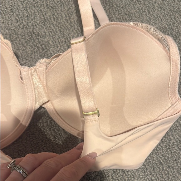 Natori • NWOT Lace Trim Pink Bra - Picture 5 of 7